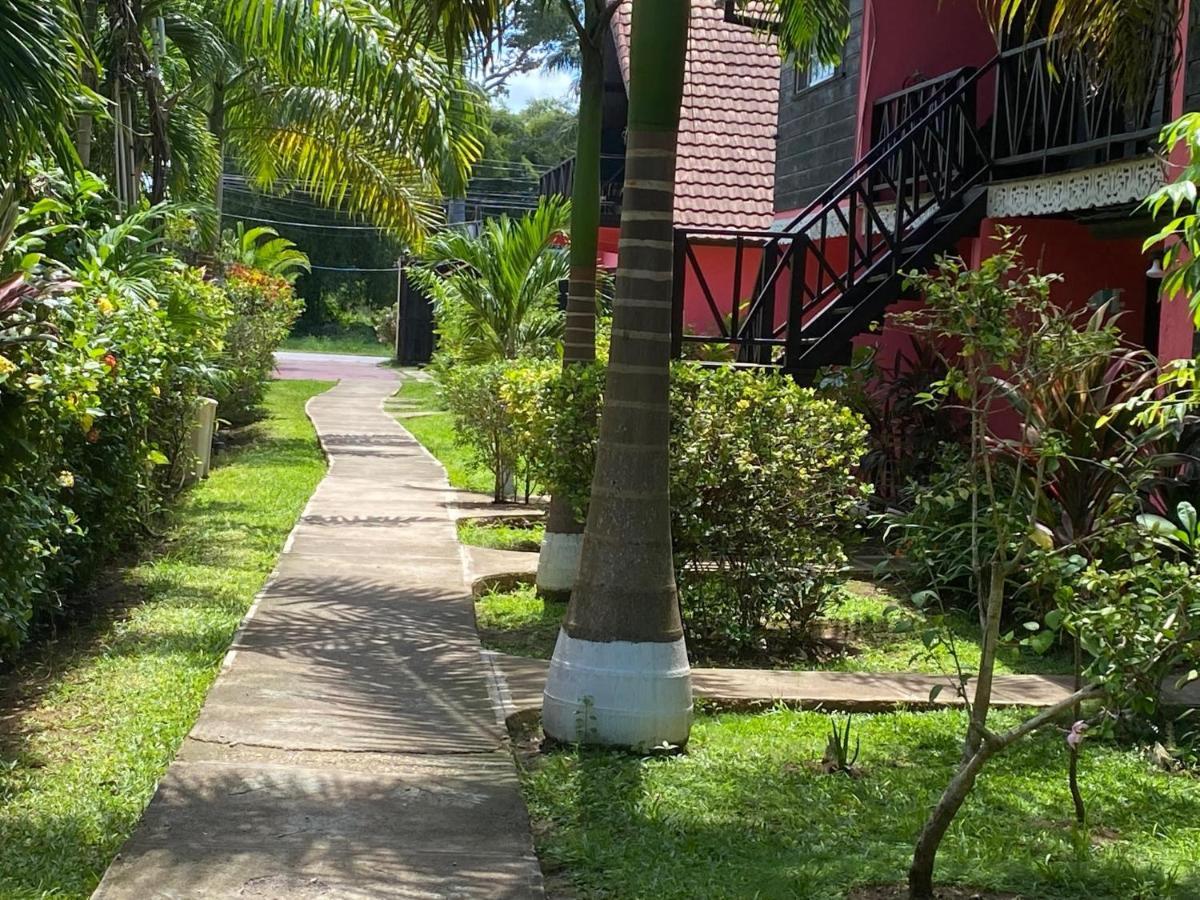 נגריל Secret Cabins At Firefly Beach Cottage מראה חיצוני תמונה