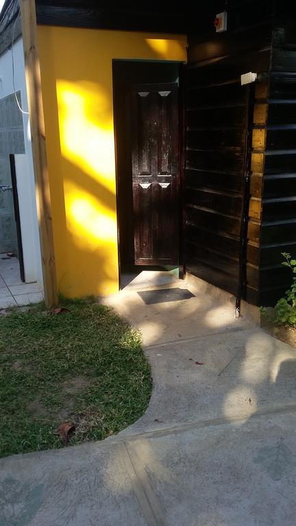 נגריל Secret Cabins At Firefly Beach Cottage מראה חיצוני תמונה