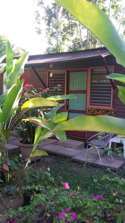 נגריל Secret Cabins At Firefly Beach Cottage מראה חיצוני תמונה