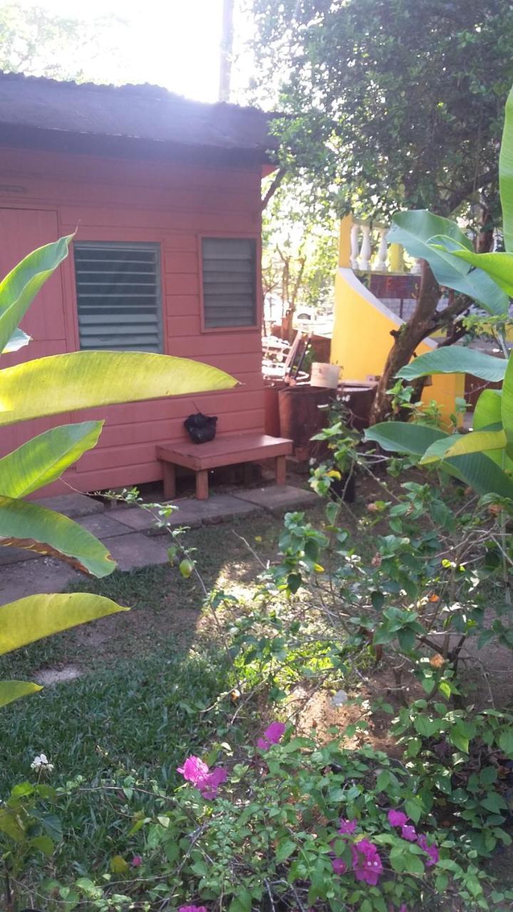 נגריל Secret Cabins At Firefly Beach Cottage מראה חיצוני תמונה