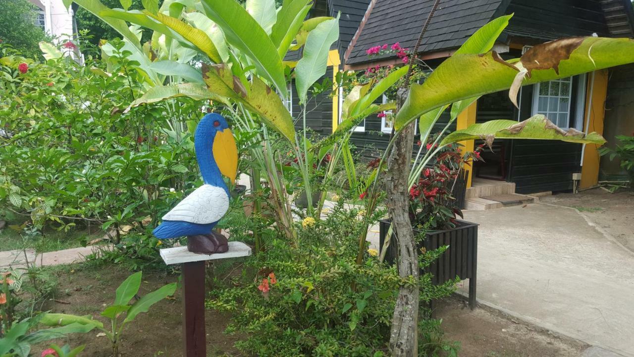 נגריל Secret Cabins At Firefly Beach Cottage מראה חיצוני תמונה