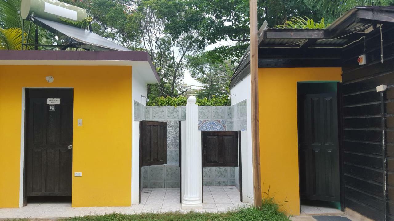 נגריל Secret Cabins At Firefly Beach Cottage מראה חיצוני תמונה