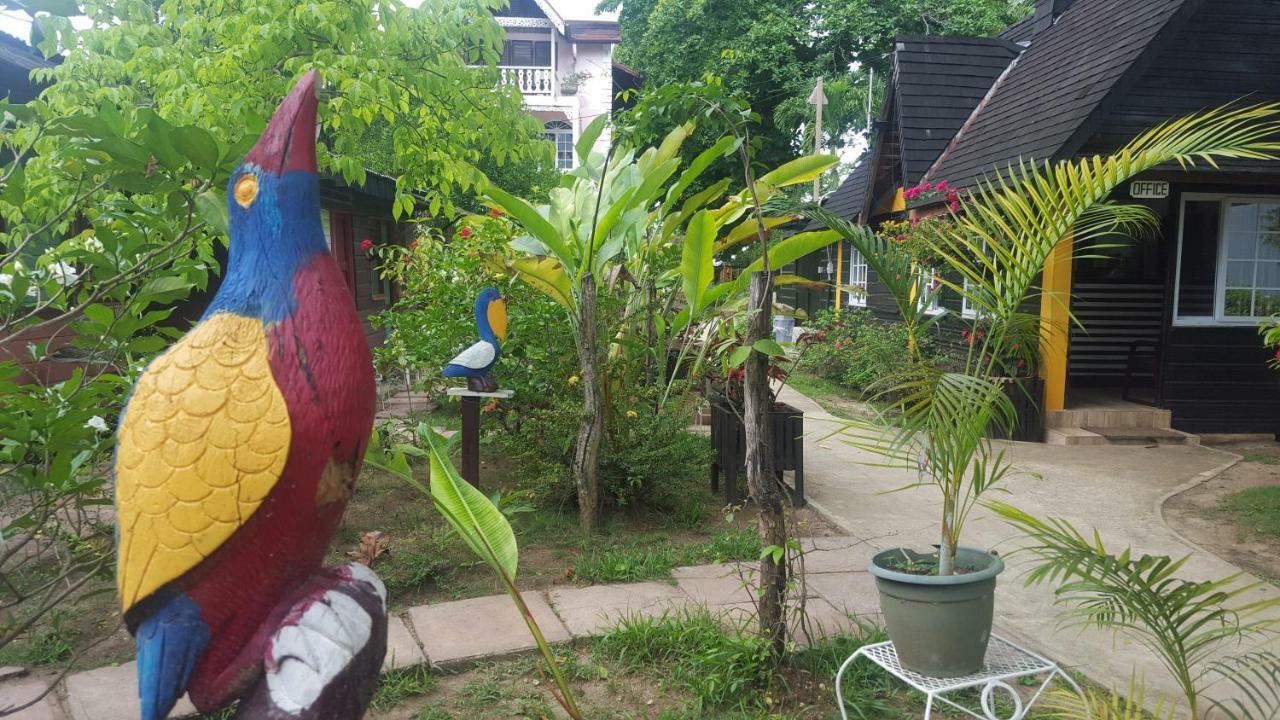 נגריל Secret Cabins At Firefly Beach Cottage מראה חיצוני תמונה